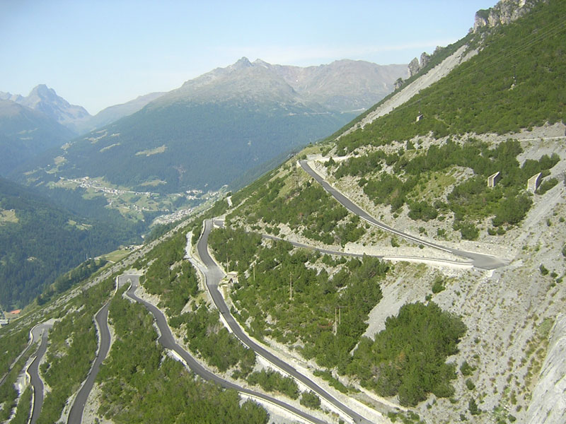 34+ Laghi Di Cancano In Bici Background